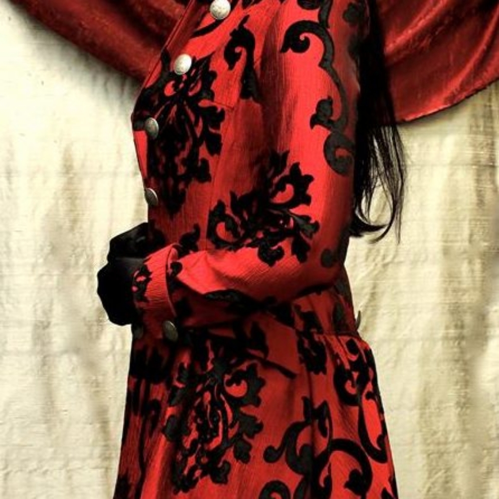 Shrine of hollywood lionheart coat size med red and black brocade tapestry coat